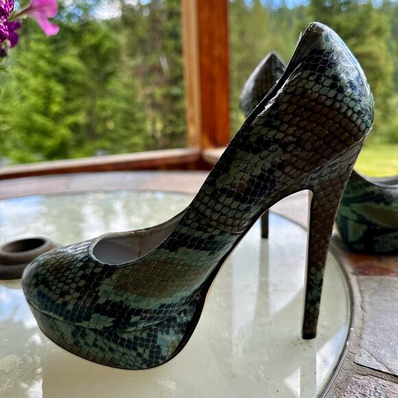 Shoe Dazzle PEYTON Heels Women SZ 7 Green Snake Animal Print Platform Stilettos - Picture 2 of 10